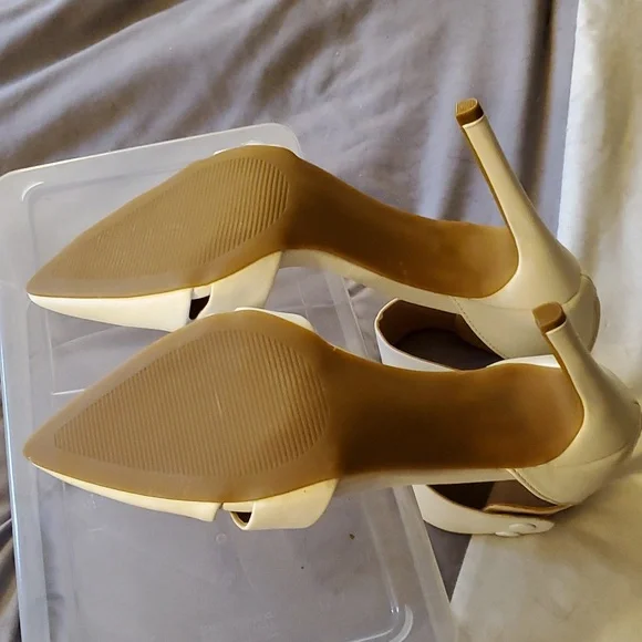 Ivory heels - Picture 6 of 6